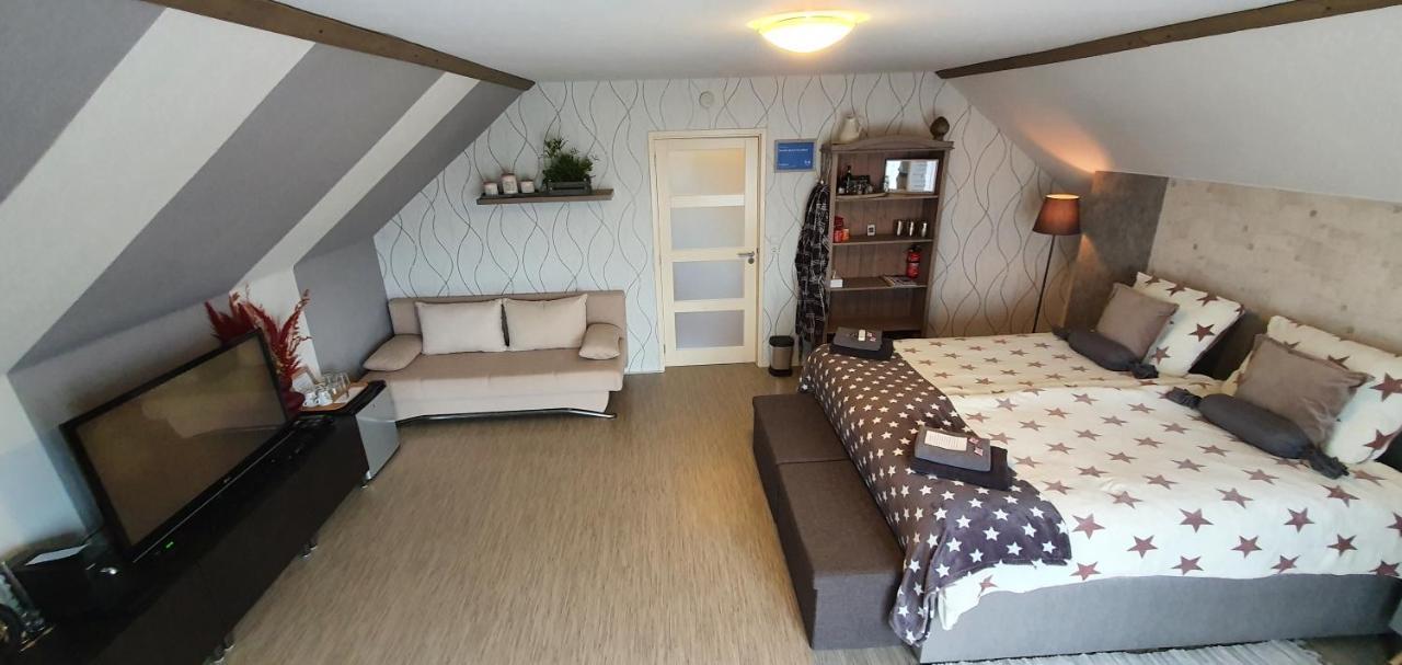 Bed & Breakfast Ravelin レース エクステリア 写真