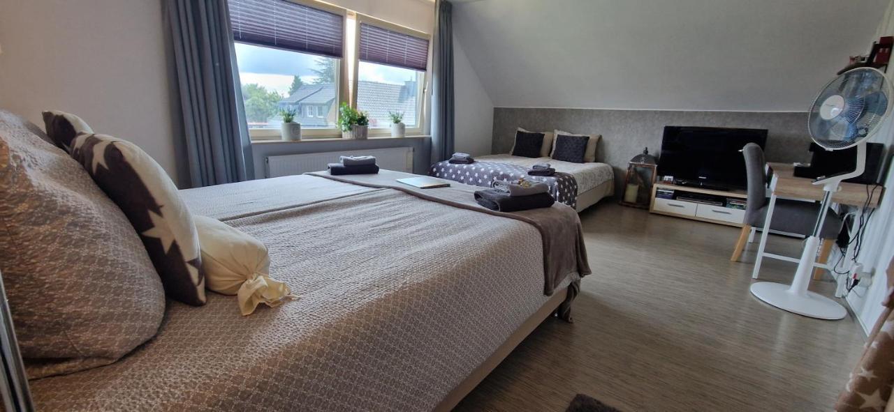 Bed & Breakfast Ravelin レース エクステリア 写真